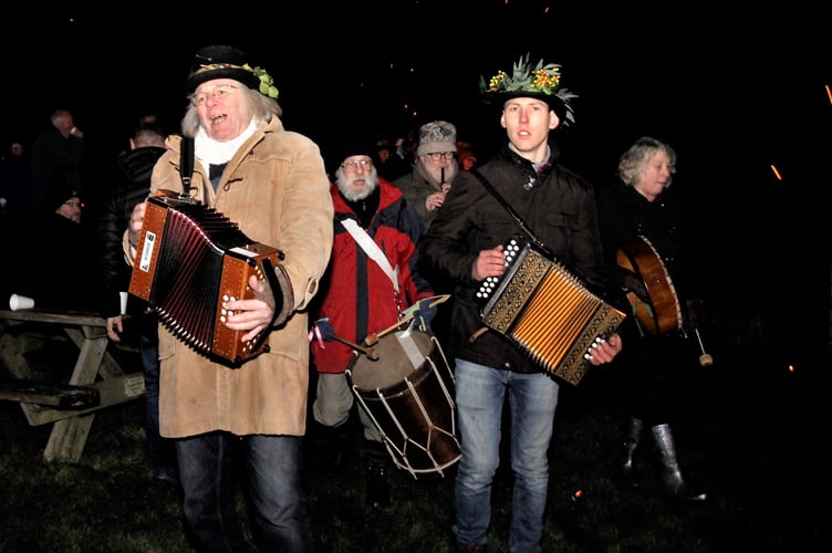 Folk musicians entertain the revellers.