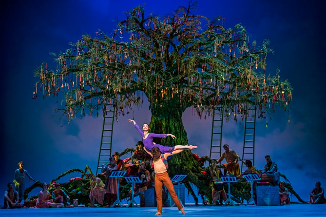 A scene from The Winter's Tale by The Royal Ballet @ Royal Opera House. Choregraphy by Christopher Wheeldon.
(Opening 15-02-18)
Â©Tristram Kenton 02-18
(3 Raveley Street, LONDON NW5 2HX TEL 0207 267 5550  Mob 07973 617 355)email: tristram@tristramkenton.com


