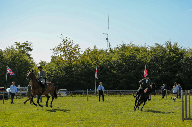 The start of the inter-hunt relay