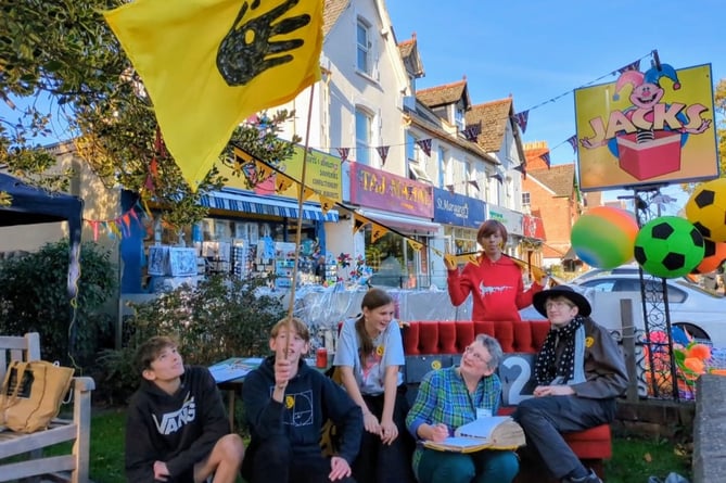 Climate Fair organiser Elizabeth Atkinson makes her plastic-free pledge with the young people’s organisation, Stacked Wonky, who have taken their plastic-free campaign to events across West Somerset