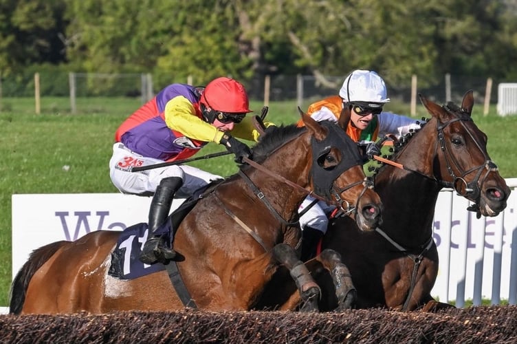 Neon Moon (nearest camera) winning at Chepstow