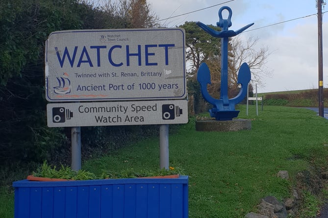 Watchet shops will have illuminated Christmas trees this year after all.